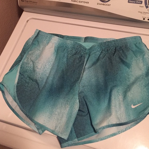 Nike dri-fit tempo shorts size large