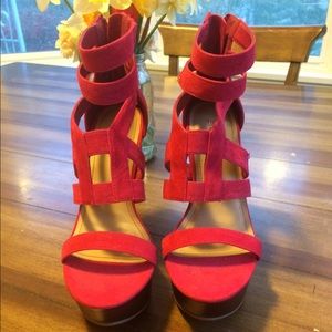 Dark wedge in hot pink!!