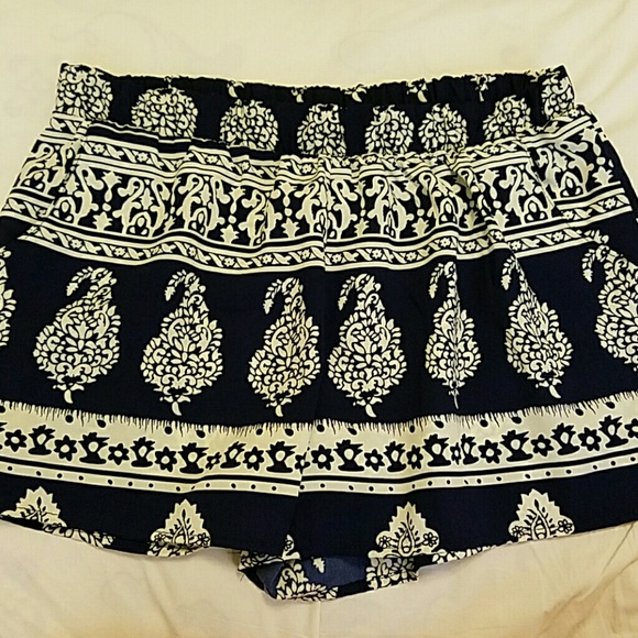 Francesca's Collections Pants - Francesca's Collections boho elastic shorts