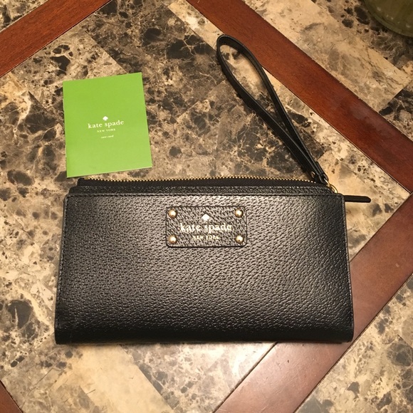 NWT Kate Spade New York Layton Wristlet🎀
