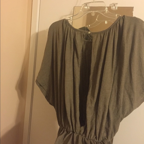 Threads 4 Thoughts Keyhole Shirt NWT Size medium - Picture 2 of 3