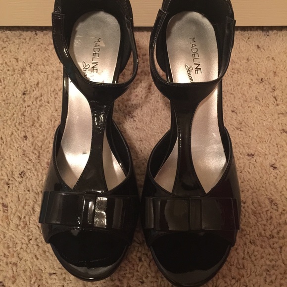 Peep-toe heels