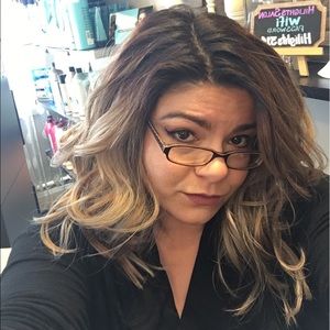 Meet your Posher, Dina