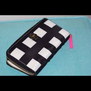 Kate Spade Nylon Wallet!!