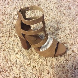 ⬇️Natural Ava Dress Peep Toe Sandals