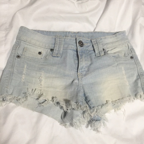 Light-Wash Distressed Shorts - Picture 2 of 3