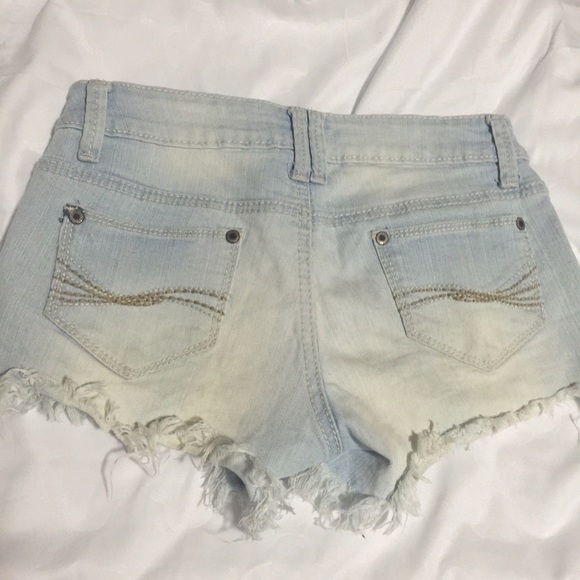 Light-Wash Distressed Shorts - Picture 3 of 3