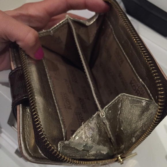 Michael Kors authentic wallet w/ zipper&button!! - Picture 4 of 4