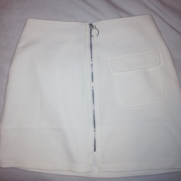 *Brand new* White F21 Skirt