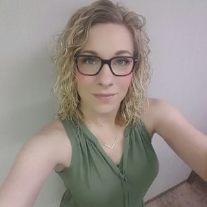 Meet your Posher, Stephanie