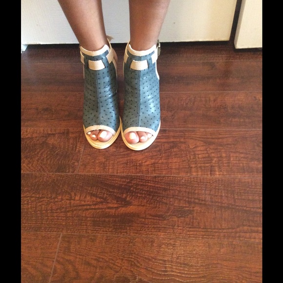 🆕Blue Nyah Peep Toe Dress Sandals Final Price - Picture 2 of 4