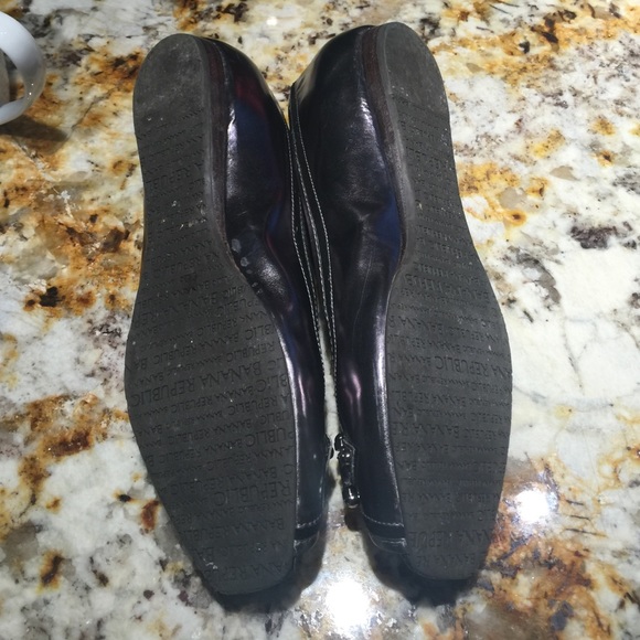 Banana republic flat silver and black shoes - Picture 3 of 4