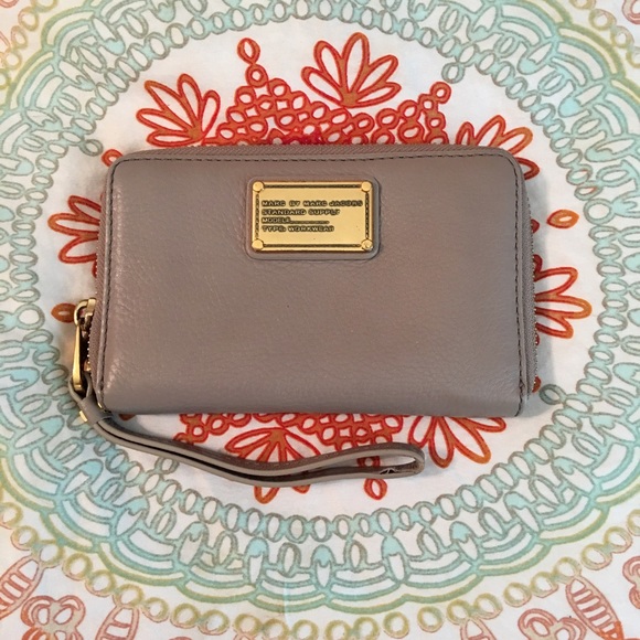 Marc Jacobs wallet - Picture 1 of 4