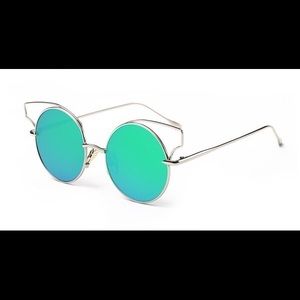 Cat eye shades! 💋