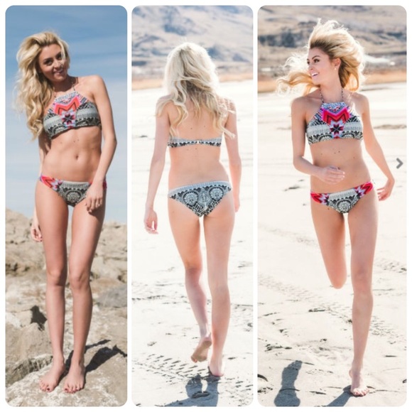 🚫Sold🚫 ☀️Host pick☀️2-piece halter swim suit! - Picture 2 of 4