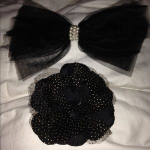 Set of two hair clip accessories black and white