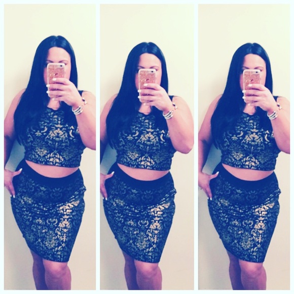 🔸Skirt with matching top.