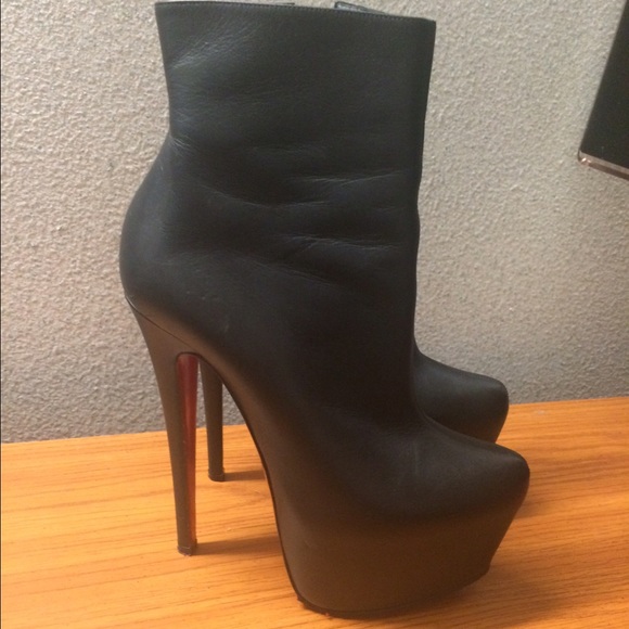 Christian Louboutins Daf Bootie