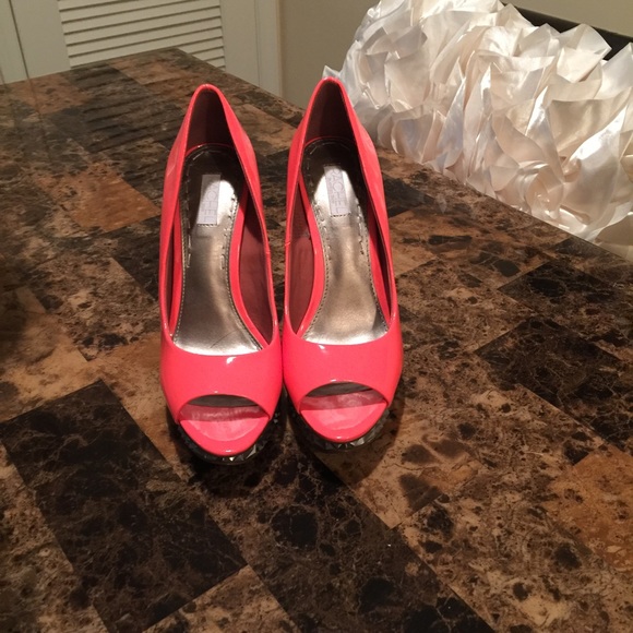 Shoes - Picture 2 of 4