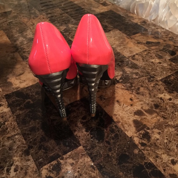 Shoes - Picture 3 of 4