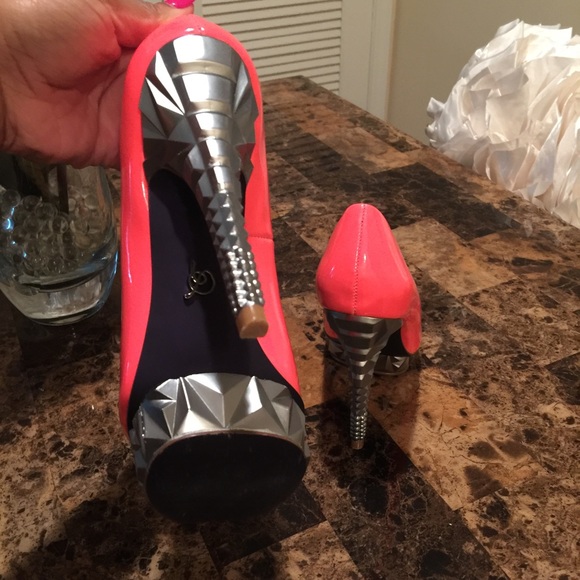 Shoes - Picture 4 of 4