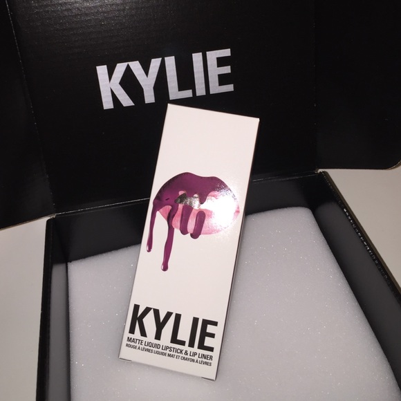 KYLIE LIP KIT IN KOURT K