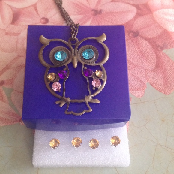 Owl pendant plus free pair of earrings - Picture 2 of 3