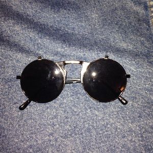hipster circular sunglasses