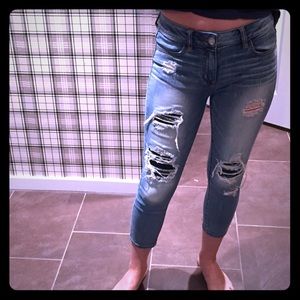 Crop length jeans with destroyed front