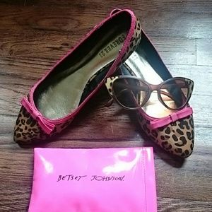 ⬇REDUCED⬇ CHEETAH FLATS