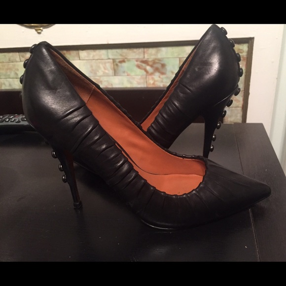 Elizabeth & James Button backed pumps- fits size 8