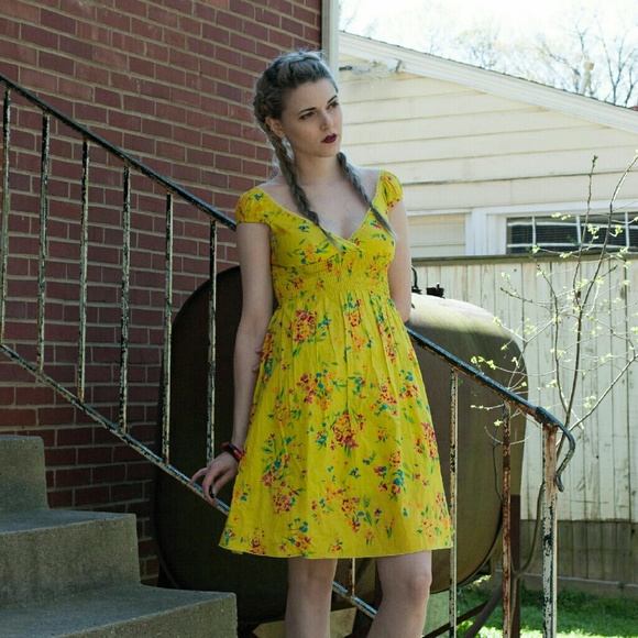 🌠HP🌠sunshine yellow flower dress . size small