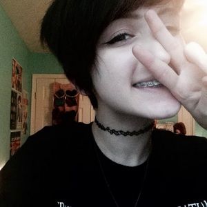 Meet your Posher, Chloe