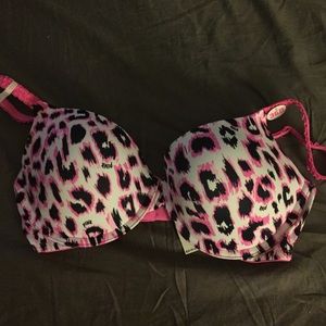 🎀Sale🎀VS Pink 36 D leopard print pink