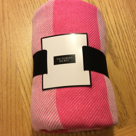 VS beach blanket.   💥SOLD💥