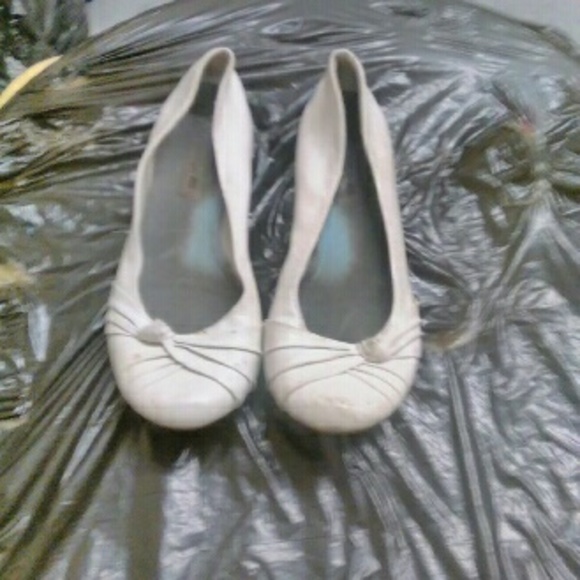 White american eagle flats