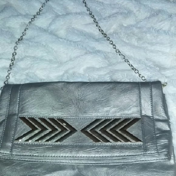 Long chain purse
