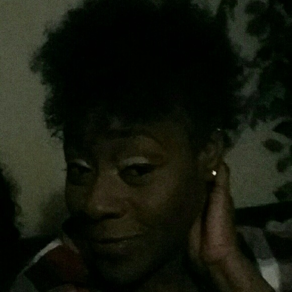 Meet your Posher, Erica - Picture 2 of 4