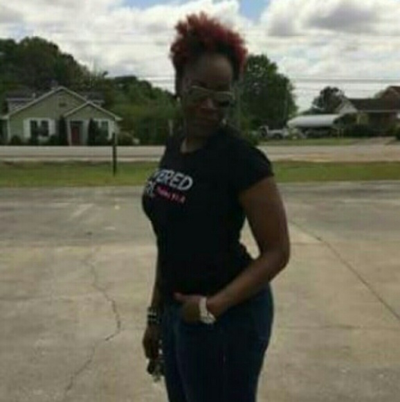 Meet your Posher, Erica - Picture 3 of 4