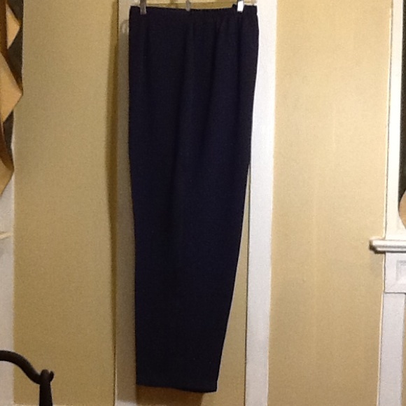 Beautiful Two Piece Pant Set *FIRM* - Picture 4 of 4