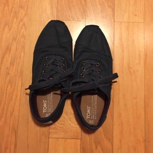 Navy blue lace up toms
