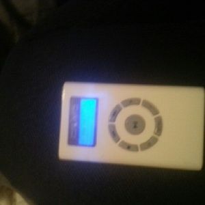 Mp3 player has 90 country song asking 20 obo