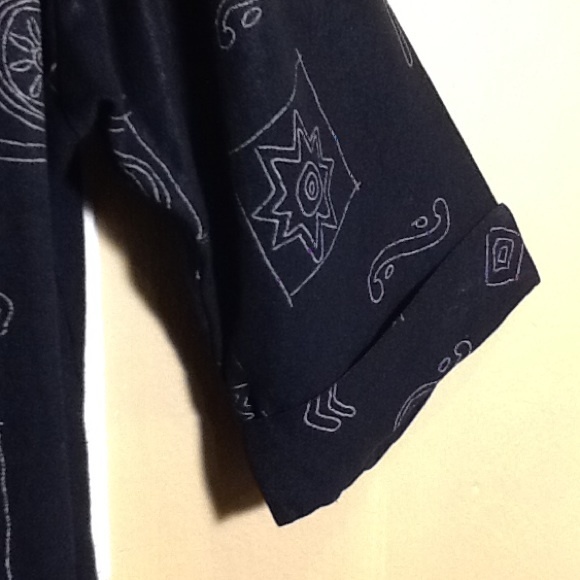 Pretty Button Front Blouse W/ Removable Necklace - Picture 3 of 4