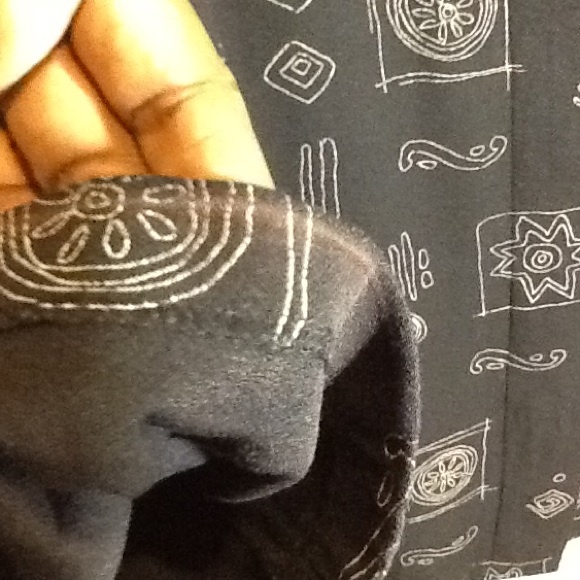 Pretty Button Front Blouse W/ Removable Necklace - Picture 4 of 4