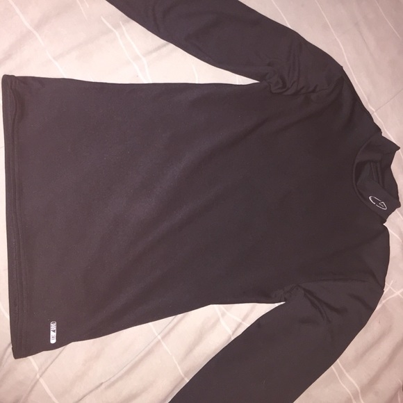 Long sleeve athletic shirt