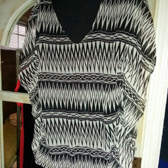 Batwing shirt... Fits like a 1x our xl... - Picture 3 of 3