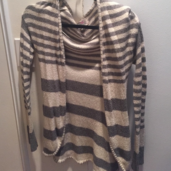 **CLOSET CLEANOUT**Grey and white striped cardigan