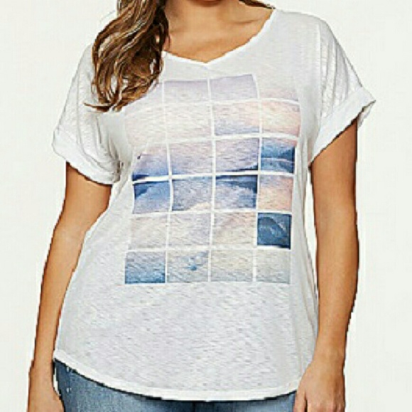 Lane Bryant Tops - 22/24 Lane Bryant Graphic Print Ocean Squared Tee