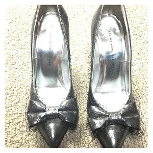 Marc by Marc Jacobs pewter bow pump size 37 1/2.
