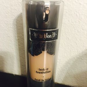 Kat Von d lock it foundation. Light 44